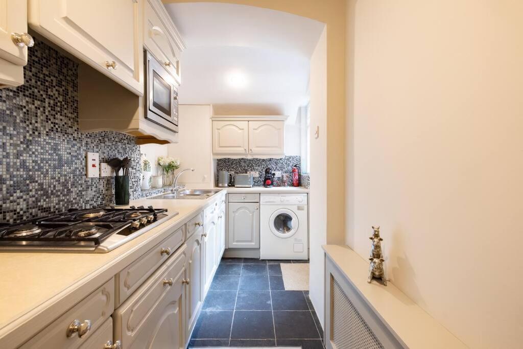 Spacious One Bedroom Flat By South Kensington 3 Month Minimum Casa vacanze *