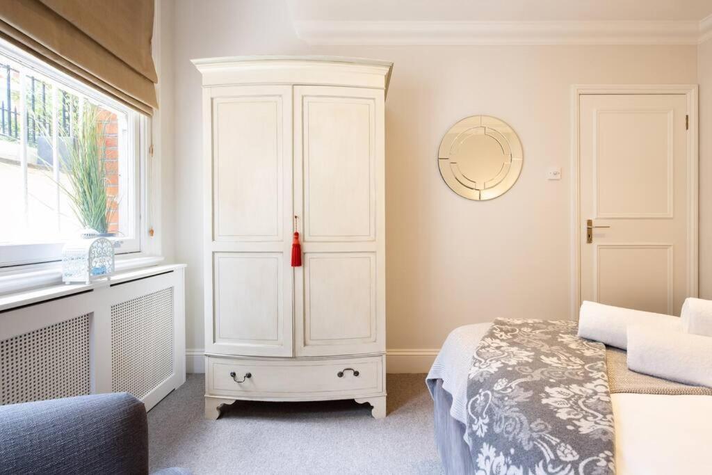 Spacious One Bedroom Flat By South Kensington 3 Month Minimum Casa vacanze Londra