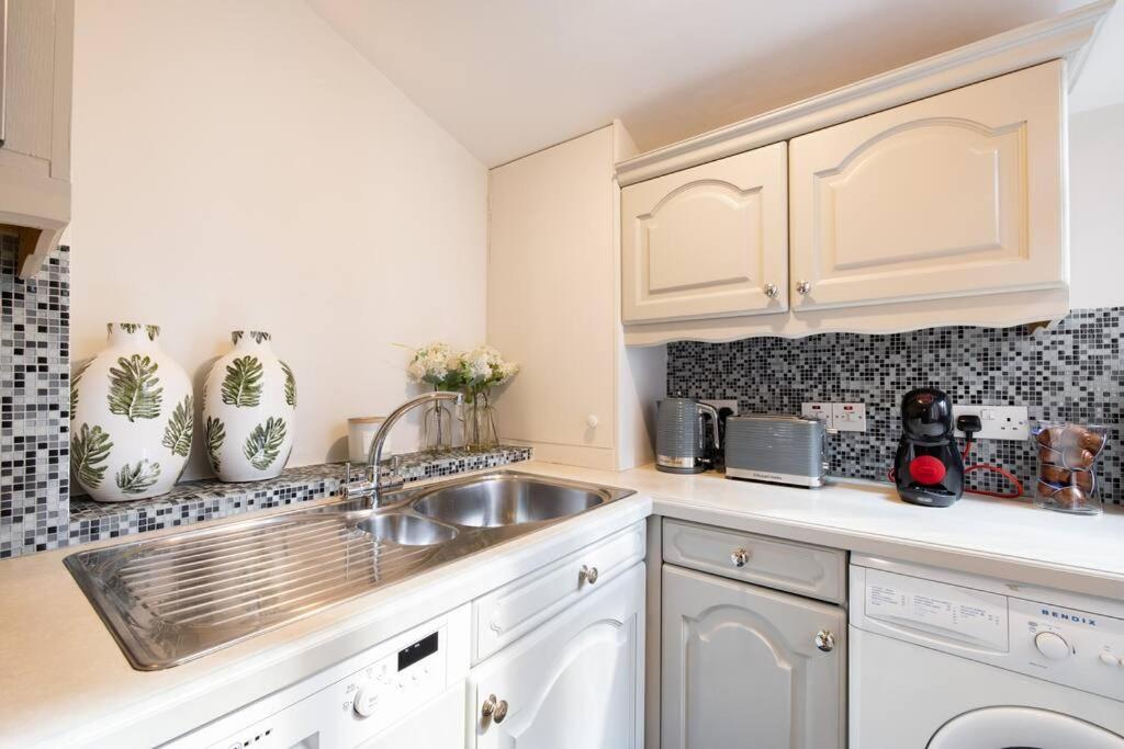 Spacious One Bedroom Flat By South Kensington 3 Month Minimum Londra