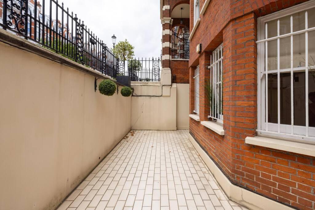 Spacious One Bedroom Flat By South Kensington 3 Month Minimum * Londra