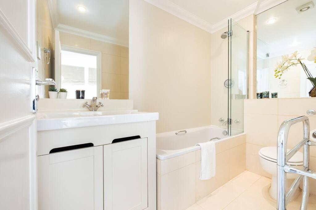 Spacious One Bedroom Flat By South Kensington 3 Month Minimum * Londra